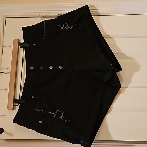 Chic Denim Black Jean Shorts Size 22 - Picture 2 of 8